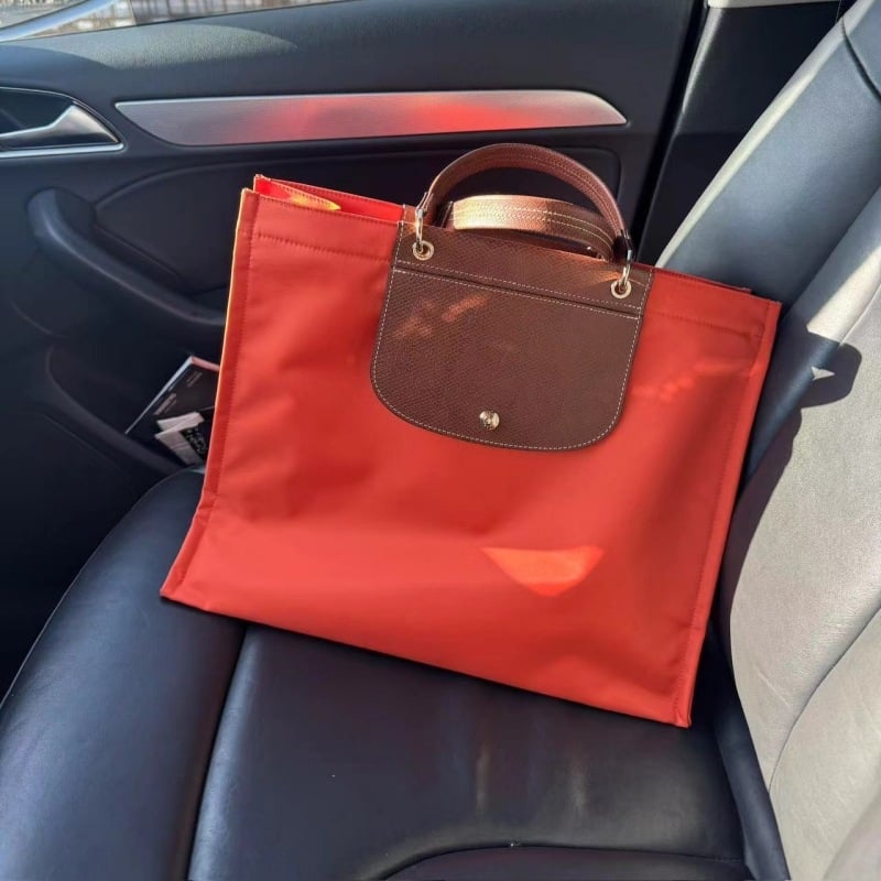 Laptop torba - ulični stil, koža od kravljeg split-a, kutijastog oblika, unutarnji džepovi za telefon, laptop i kameru