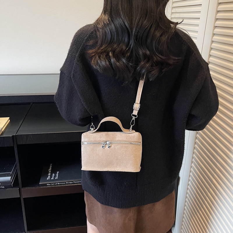 Crossbody torba – mala kvadratna, PU, gradski minimalistički stil, zatvarač, vodoravni oblik, poliester podstava, džep za dokumente