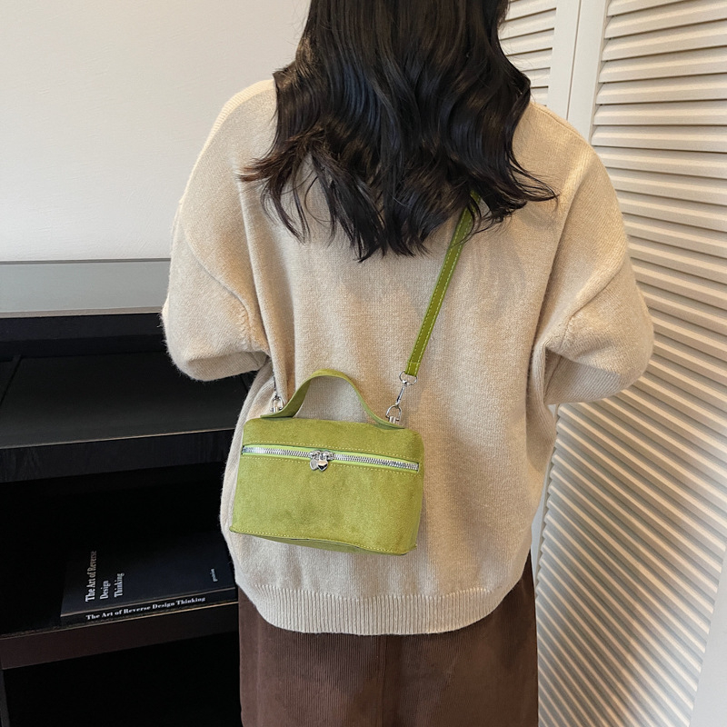 Crossbody torba – mala kvadratna, PU, gradski minimalistički stil, zatvarač, vodoravni oblik, poliester podstava, džep za dokumente