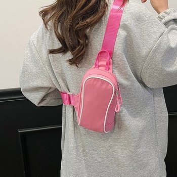 Chest bag, urbani minimalistički stil, platnena konstrukcija, proljeće 2025 izdanje, meka konstrukcija