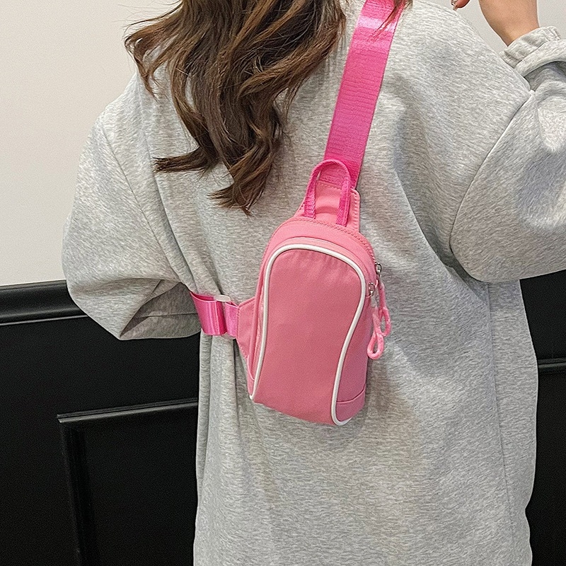 Chest bag, urbani minimalistički stil, platnena konstrukcija, proljeće 2025 izdanje, meka konstrukcija