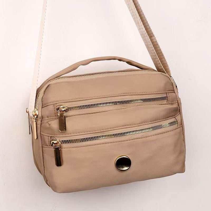 Ženska crossbody torbica u urbanom minimalističkom stilu, najlon materijal, zatvarač, proljeće 2026 (Urban minimalistički stil; Najlon; Crossbody torbica; Zatvarač; Proljeće 2026)