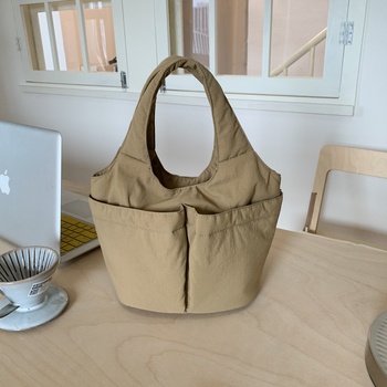 Utcai divat bucket táska, anyag: textil, cipzáras nyitás, telefon zseb, poliészter bélés, 2025 nyár
