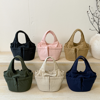 Utcai divat bucket táska, anyag: textil, cipzáras nyitás, telefon zseb, poliészter bélés, 2025 nyár