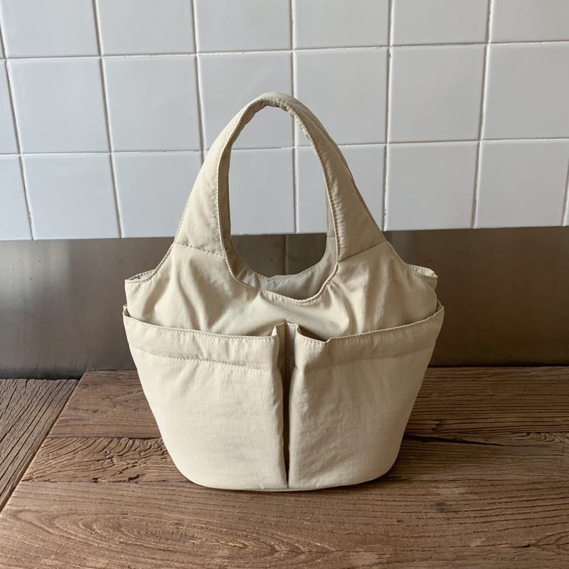 Utcai divat bucket táska, anyag: textil, cipzáras nyitás, telefon zseb, poliészter bélés, 2025 nyár