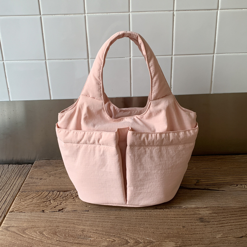 Utcai divat bucket táska, anyag: textil, cipzáras nyitás, telefon zseb, poliészter bélés, 2025 nyár