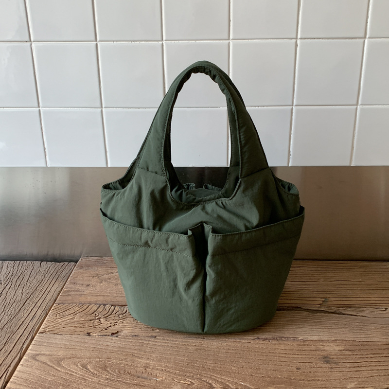 Utcai divat bucket táska, anyag: textil, cipzáras nyitás, telefon zseb, poliészter bélés, 2025 nyár