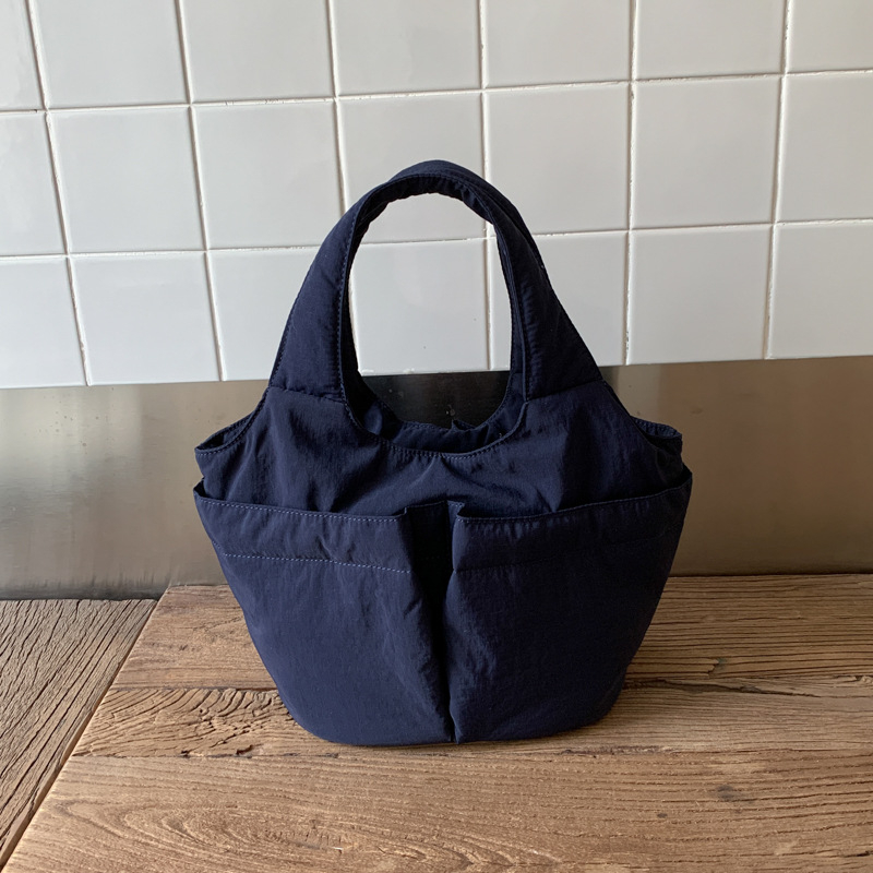 Utcai divat bucket táska, anyag: textil, cipzáras nyitás, telefon zseb, poliészter bélés, 2025 nyár