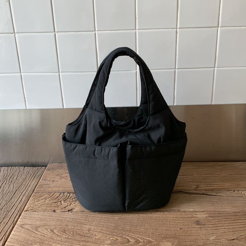 Utcai divat bucket táska, anyag: textil, cipzáras nyitás, telefon zseb, poliészter bélés, 2025 nyár