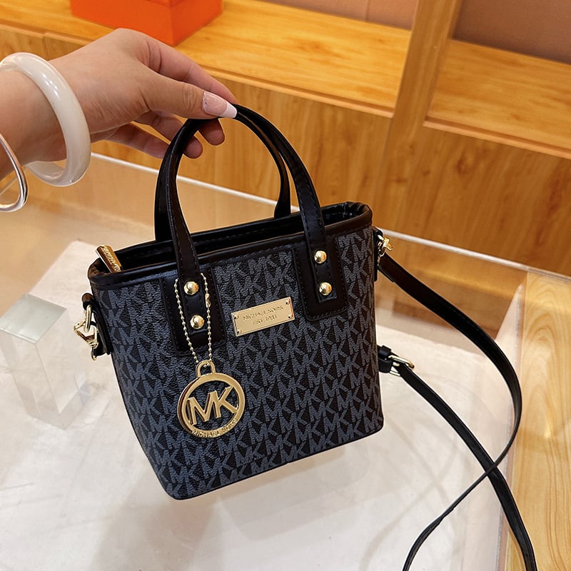 SF9032 vödörtáska, PU bőr, horizontális négyzet alakú forma, zipzáras nyitás, belső zsebek