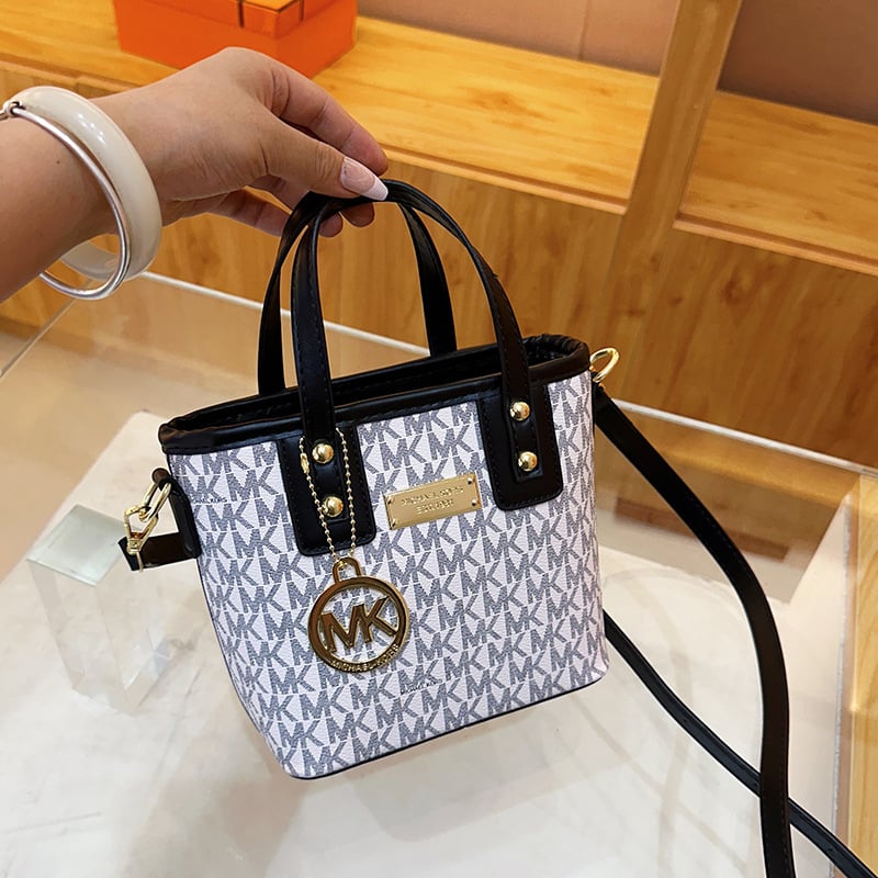 SF9032 vödörtáska, PU bőr, horizontális négyzet alakú forma, zipzáras nyitás, belső zsebek