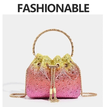 Vödör táska kristályokkal és lánccal, PU anyag, poliészter bélés, telefonzseb, húzózáras zárás, tavasz 2024