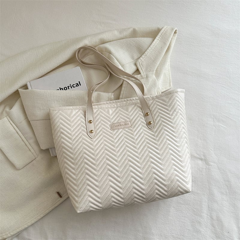 Női városi PU anyagú vödrös alakú kézitáska, cipzáros záródás, belső telefontartó zseb, külső háromdimenziós kialakítás, dupla vállpánt