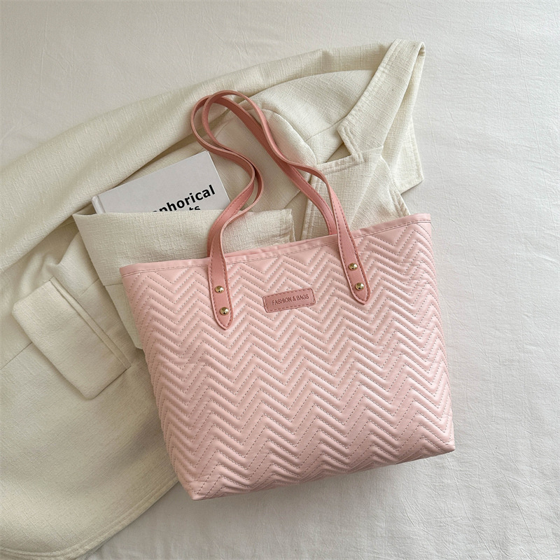 Női városi PU anyagú vödrös alakú kézitáska, cipzáros záródás, belső telefontartó zseb, külső háromdimenziós kialakítás, dupla vállpánt