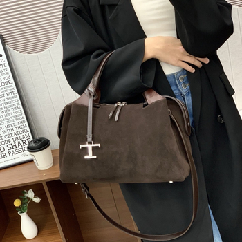 Bucket bag od prave kože s nubuk teksturom, gradski stil, zatvarač, unutarnji džep sa zipom