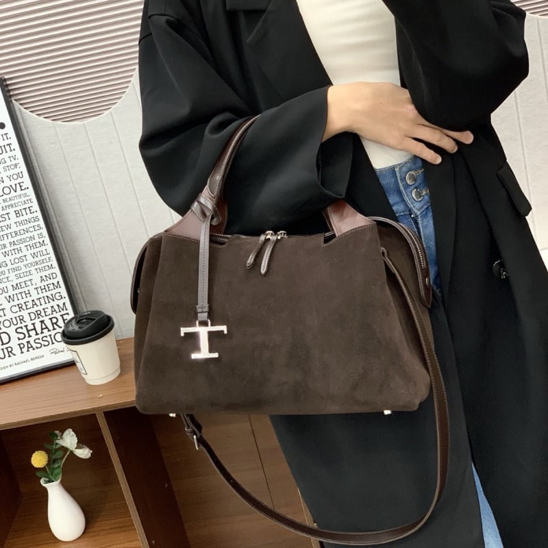 Bucket bag od prave kože s nubuk teksturom, gradski stil, zatvarač, unutarnji džep sa zipom