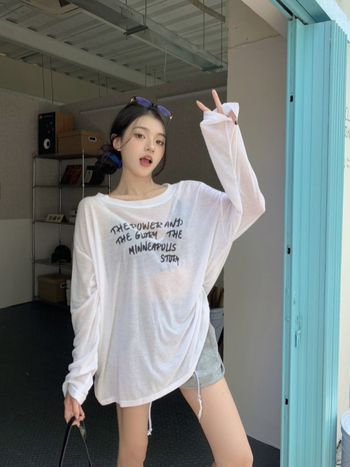 Tricou lejer cu mâneci lungi, imprimare cu litere, protecție solară UPF40+, poliester/spandex cu fir Tencel, ultra-subțire