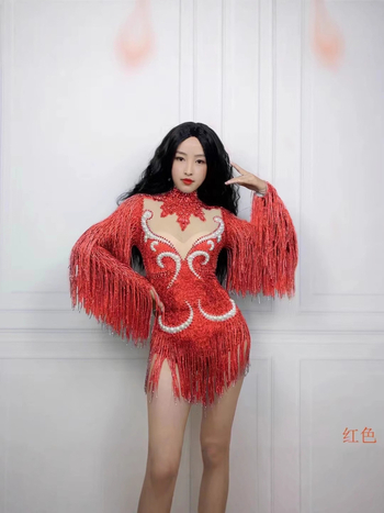 Overál gyöngyös bojtokkal és pillangóhálós panelekkel, pamut-poliészter anyag, hosszú ujjú, szűk fazon, digitális nyomtatás, 2025 tavasz