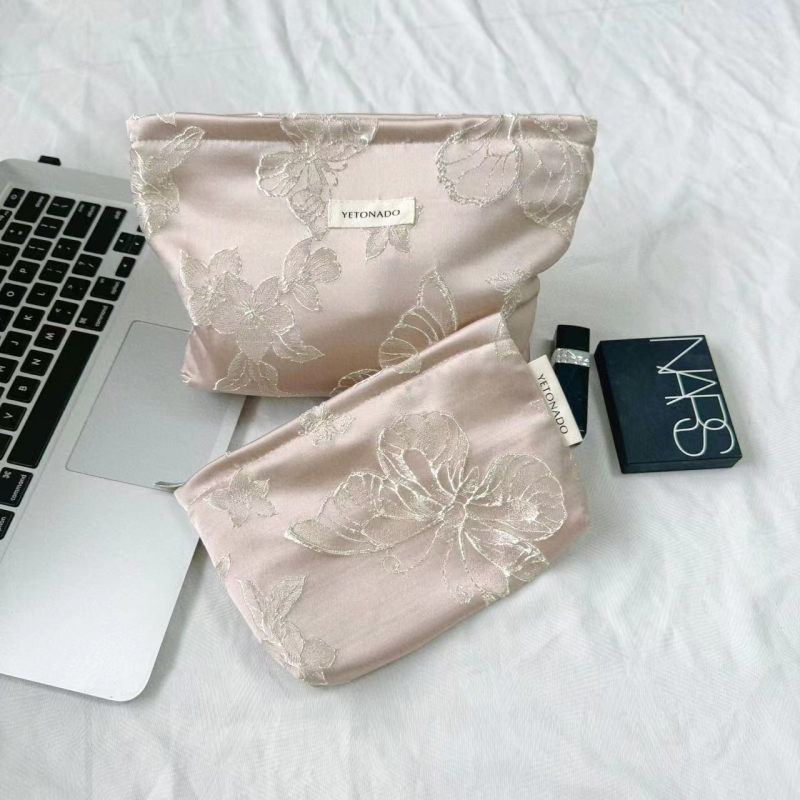 Kozmetička torbica s reljefnim leptir motivom, velika kapaciteta, putovanja prilagođeno, od poliestera s platnenom podstavom