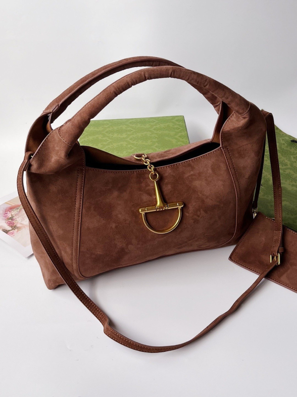 Torba tote s gradskim jednostavnim stilom; materijal PVC; oblik torbe: torba za kupovinu; unutarnja podstava od krave kože; otvaranje kuka