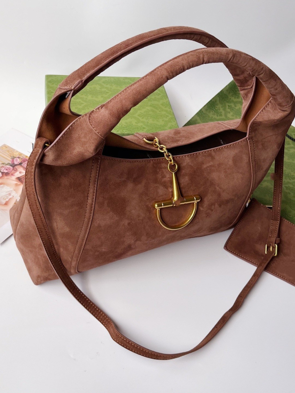 Torba tote s gradskim jednostavnim stilom; materijal PVC; oblik torbe: torba za kupovinu; unutarnja podstava od krave kože; otvaranje kuka