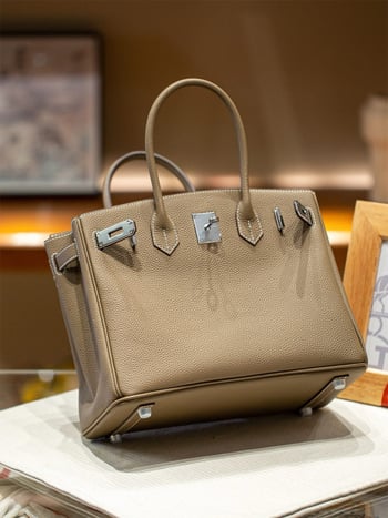 Чанта за жени от естествена кожа, модел Platinum, хоризонтална квадратна форма, първи слой телешка кожа, вътрешен джоб с цип и документ джоб, заключващ механизъм, подплата от синтетична кожа