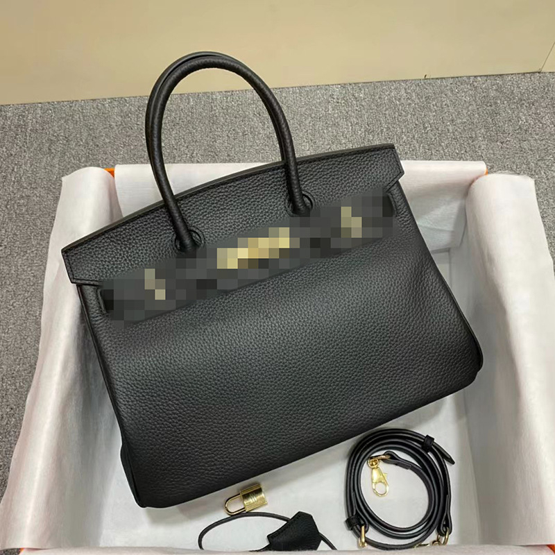 Чанта за жени от естествена кожа, модел Platinum, хоризонтална квадратна форма, първи слой телешка кожа, вътрешен джоб с цип и документ джоб, заключващ механизъм, подплата от синтетична кожа