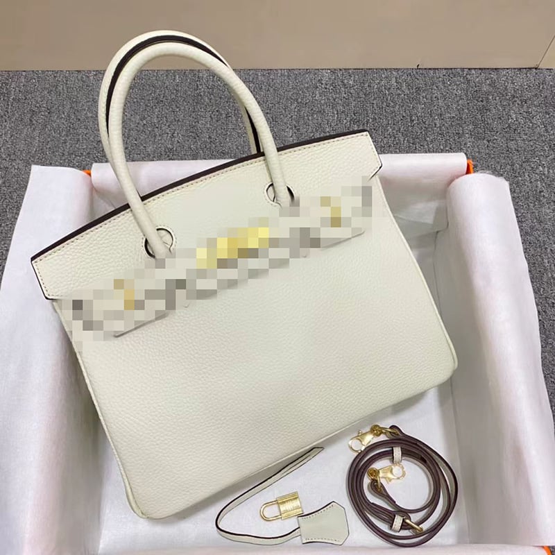 Чанта за жени от естествена кожа, модел Platinum, хоризонтална квадратна форма, първи слой телешка кожа, вътрешен джоб с цип и документ джоб, заключващ механизъм, подплата от синтетична кожа