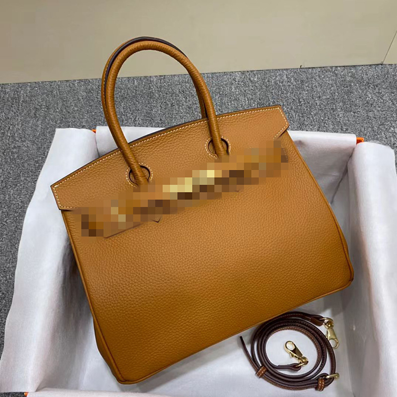 Чанта за жени от естествена кожа, модел Platinum, хоризонтална квадратна форма, първи слой телешка кожа, вътрешен джоб с цип и документ джоб, заключващ механизъм, подплата от синтетична кожа