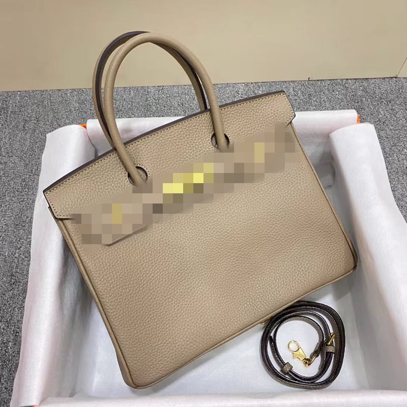 Чанта за жени от естествена кожа, модел Platinum, хоризонтална квадратна форма, първи слой телешка кожа, вътрешен джоб с цип и документ джоб, заключващ механизъм, подплата от синтетична кожа