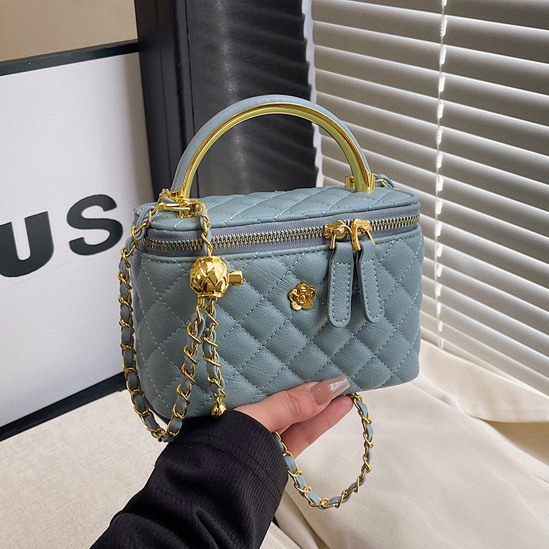 PU crossbody torbica, poliester podstava, horizontalni kvadratni oblik, zatvaranje zipom, unutarnji džepovi za telefon i dokumente