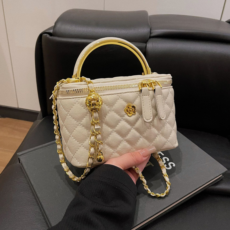 PU crossbody torbica, poliester podstava, horizontalni kvadratni oblik, zatvaranje zipom, unutarnji džepovi za telefon i dokumente