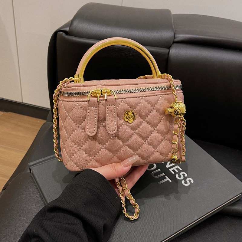 PU crossbody torbica, poliester podstava, horizontalni kvadratni oblik, zatvaranje zipom, unutarnji džepovi za telefon i dokumente