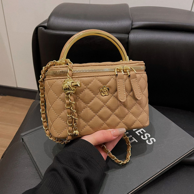 PU crossbody torbica, poliester podstava, horizontalni kvadratni oblik, zatvaranje zipom, unutarnji džepovi za telefon i dokumente