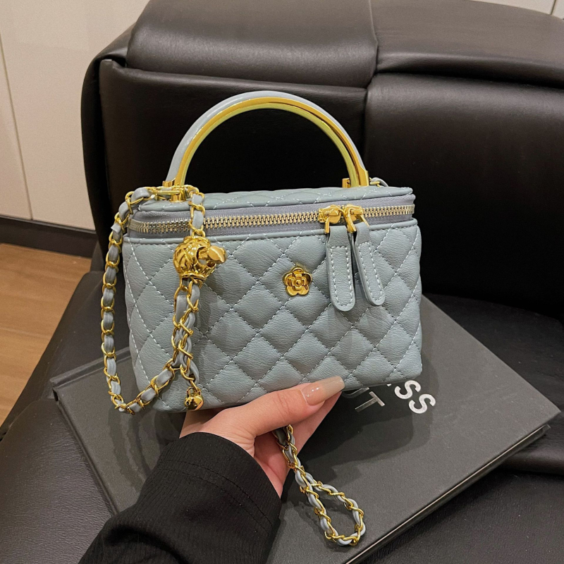 PU crossbody torbica, poliester podstava, horizontalni kvadratni oblik, zatvaranje zipom, unutarnji džepovi za telefon i dokumente