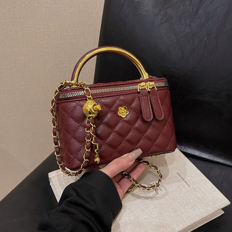 PU crossbody torbica, poliester podstava, horizontalni kvadratni oblik, zatvaranje zipom, unutarnji džepovi za telefon i dokumente