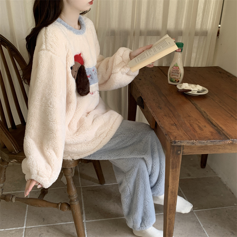 Ženske plišane pidžame s debelim flisom, okrugli ovratnik, dugi rukavi, hlače pune dužine – zimska udobnost