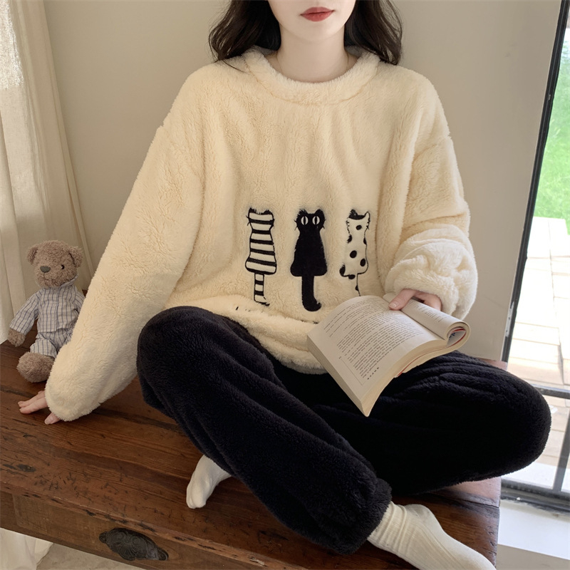 Ženske plišane pidžame s debelim flisom, okrugli ovratnik, dugi rukavi, hlače pune dužine – zimska udobnost