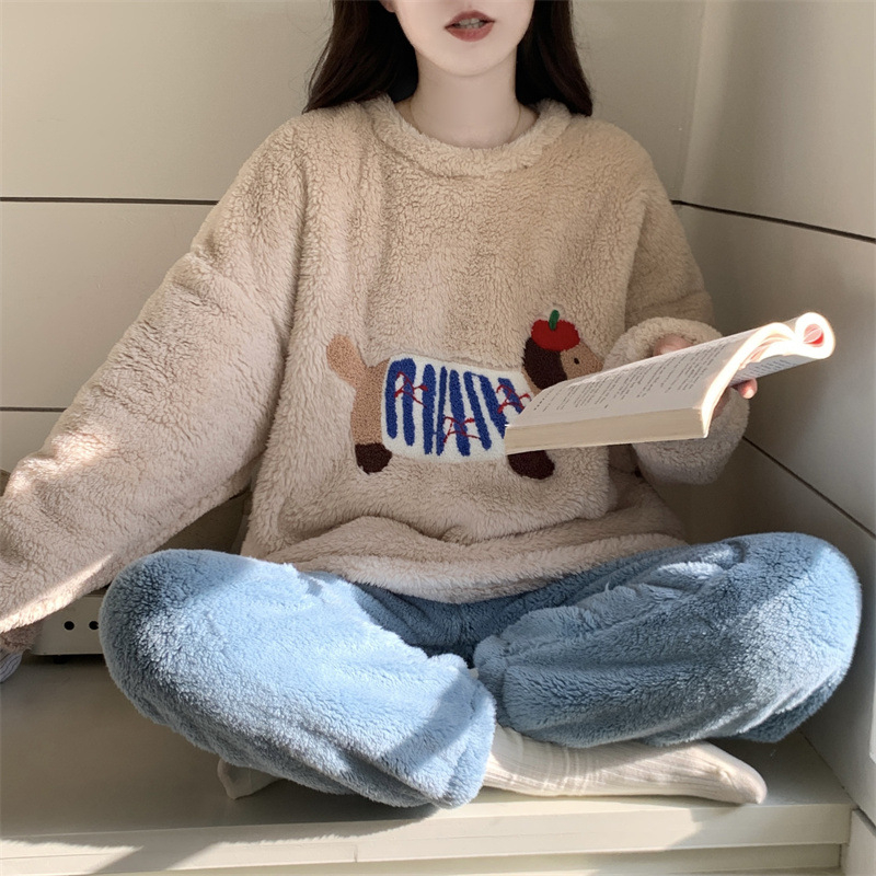 Ženske plišane pidžame s debelim flisom, okrugli ovratnik, dugi rukavi, hlače pune dužine – zimska udobnost
