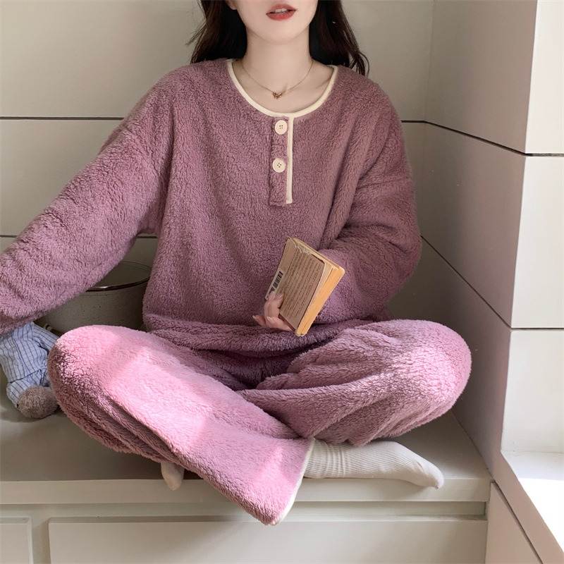 Ženske plišane pidžame s debelim flisom, okrugli ovratnik, dugi rukavi, hlače pune dužine – zimska udobnost
