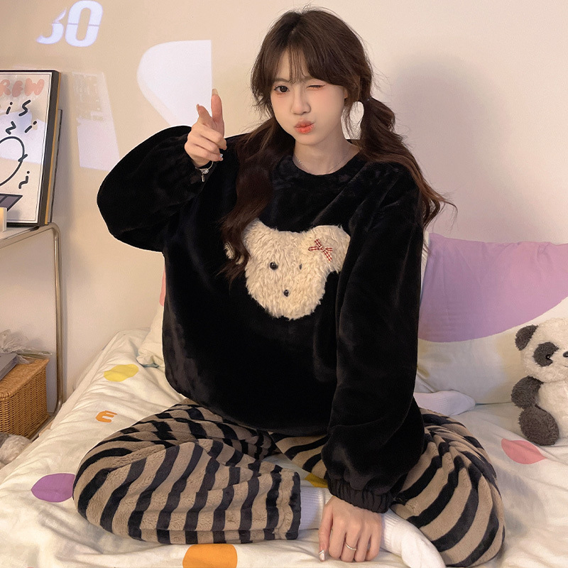 Ženske plišane pidžame s debelim flisom, okrugli ovratnik, dugi rukavi, hlače pune dužine – zimska udobnost