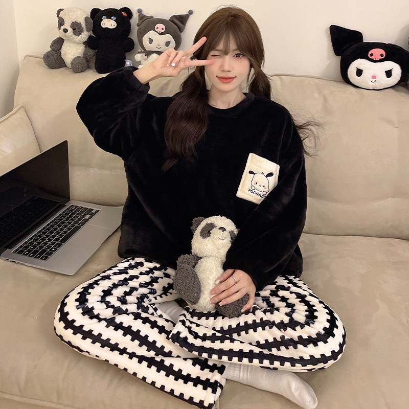 Ženske plišane pidžame s debelim flisom, okrugli ovratnik, dugi rukavi, hlače pune dužine – zimska udobnost
