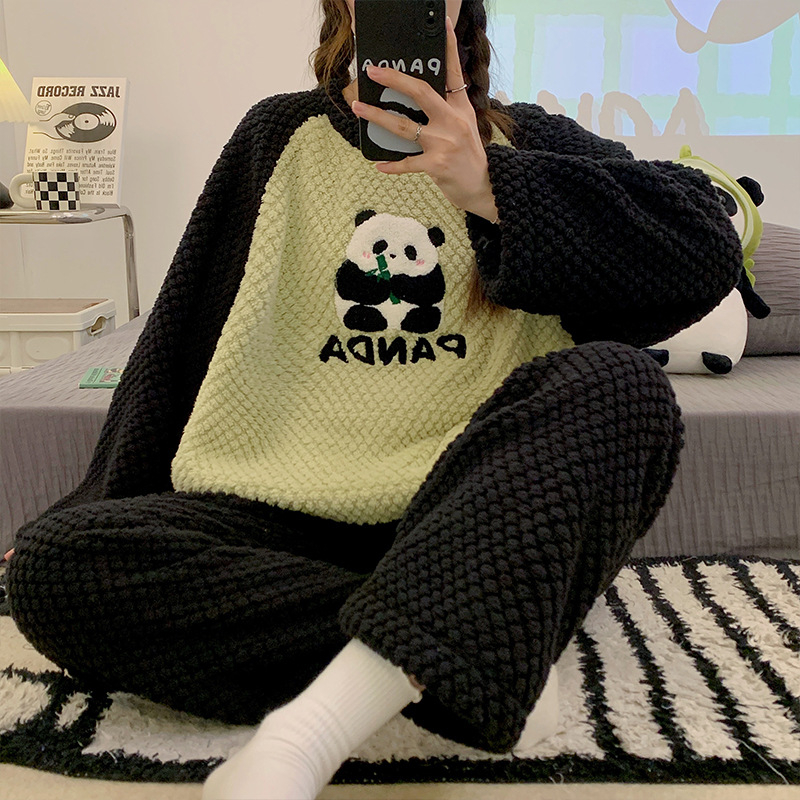 Ženske plišane pidžame s debelim flisom, okrugli ovratnik, dugi rukavi, hlače pune dužine – zimska udobnost