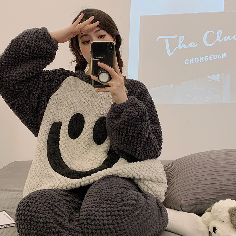 Ženske plišane pidžame s debelim flisom, okrugli ovratnik, dugi rukavi, hlače pune dužine – zimska udobnost