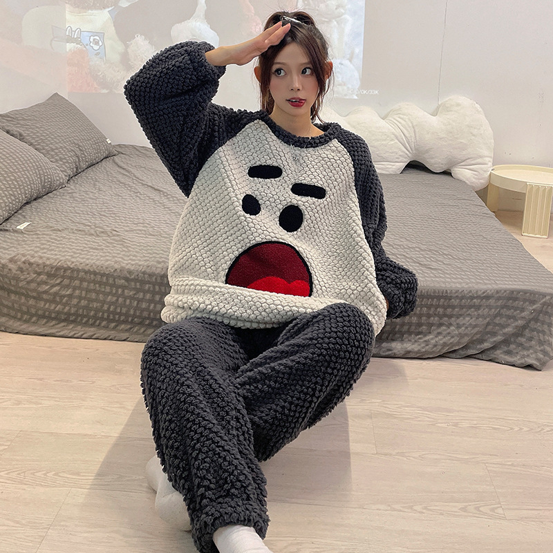 Ženske plišane pidžame s debelim flisom, okrugli ovratnik, dugi rukavi, hlače pune dužine – zimska udobnost