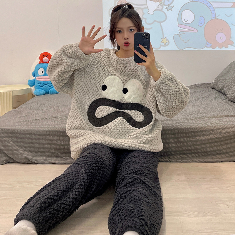 Ženske plišane pidžame s debelim flisom, okrugli ovratnik, dugi rukavi, hlače pune dužine – zimska udobnost