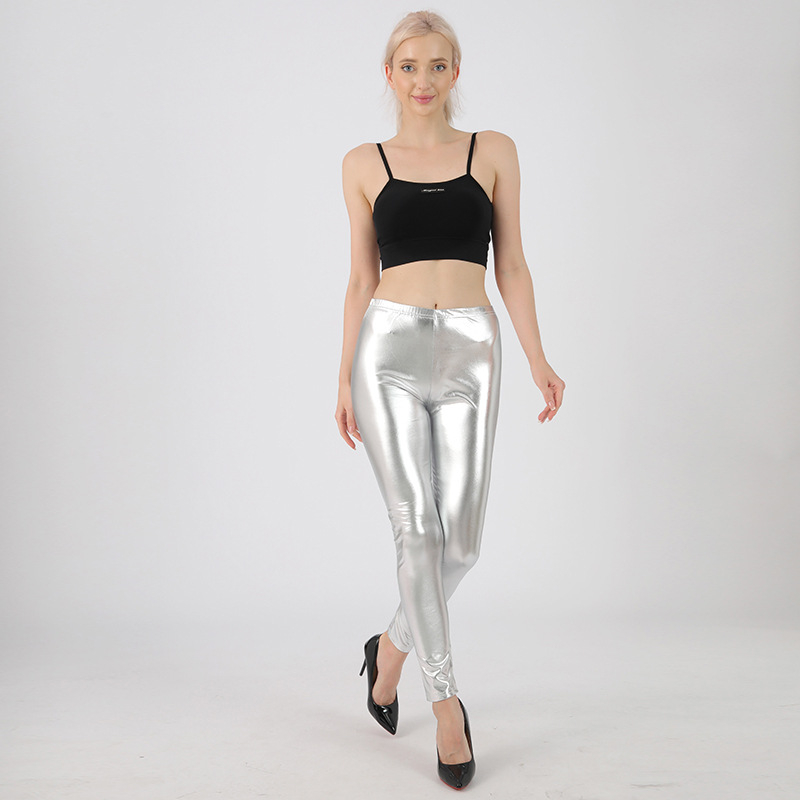 Ženske legice od broniranog materijala, poliester 90–95%, skraćena duljina, uski kroj