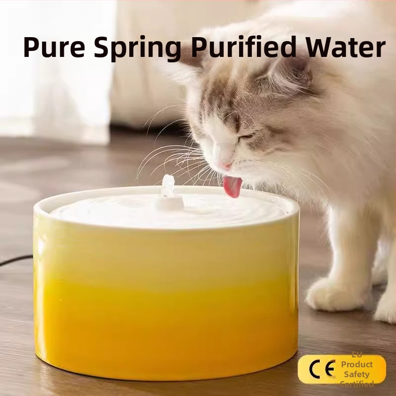 Keramický zásobník na vodu pre mačky s konštantnou teplotou a automatickým dopĺňaním vody, objem 1,5 L, hmotnosť 750 g