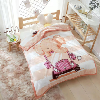 Kétoldalas, vastagabb gyerek pléd, korall velúr, poliészter, egész éves használatra, újszülötttől 6 éves korig