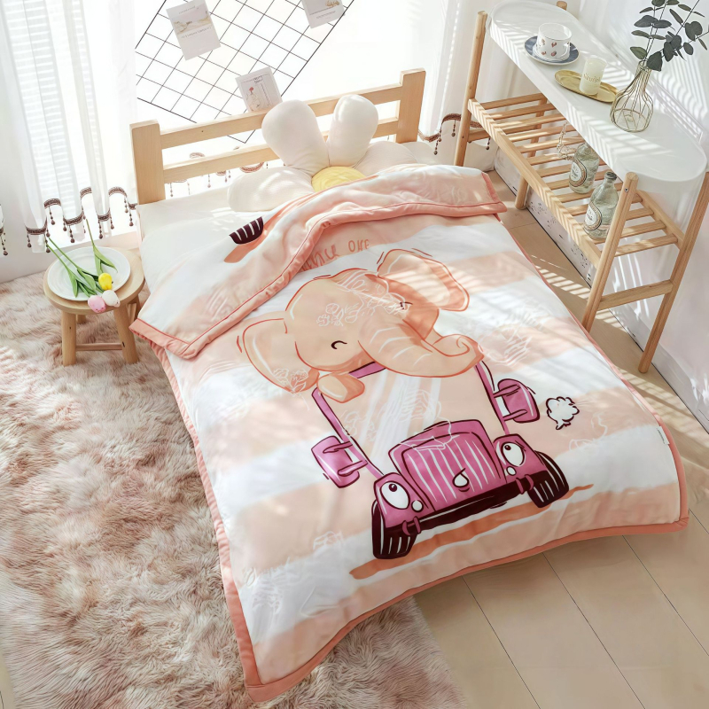 Kétoldalas, vastagabb gyerek pléd, korall velúr, poliészter, egész éves használatra, újszülötttől 6 éves korig